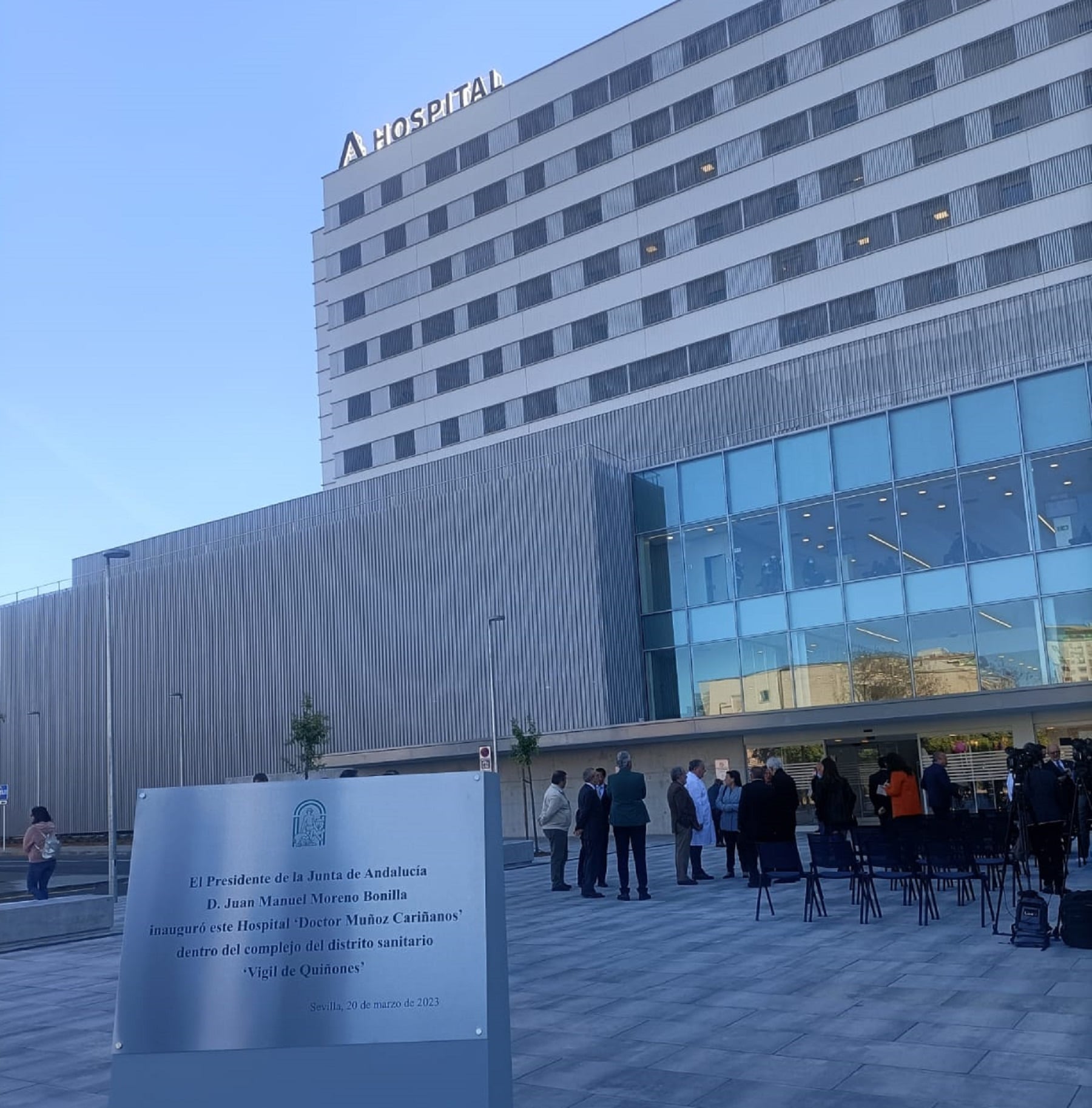 Hospital militar de Sevilla en el día de su inauguración.