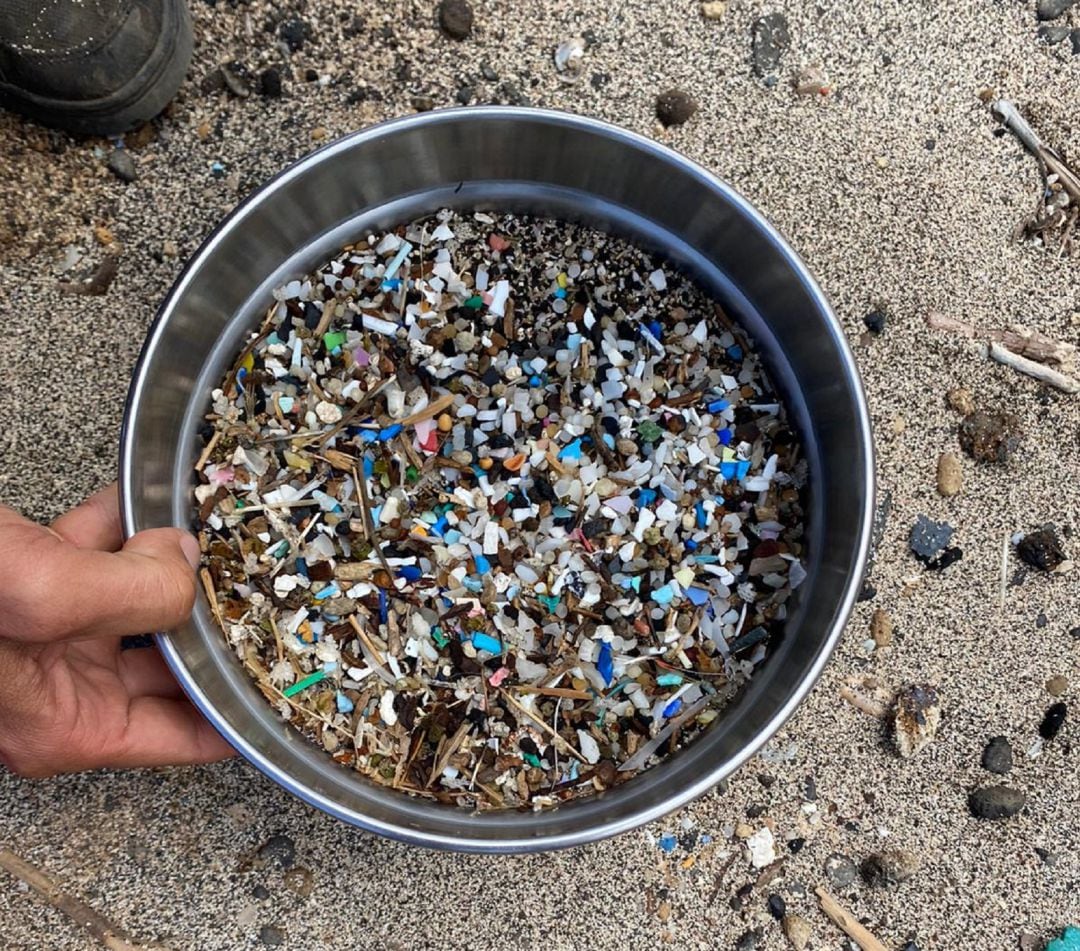 Microplásticos hallados en Arenas Blancas en El Hierro