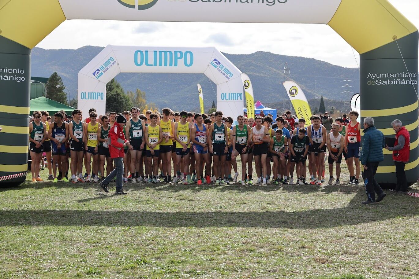 Salida de la prueba masculina del Cross de la Montaña de Sabiñánigo