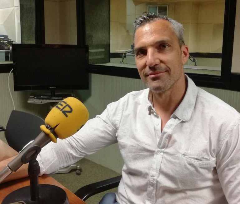 Emilio Merchán en los estudios de Radio Zamora