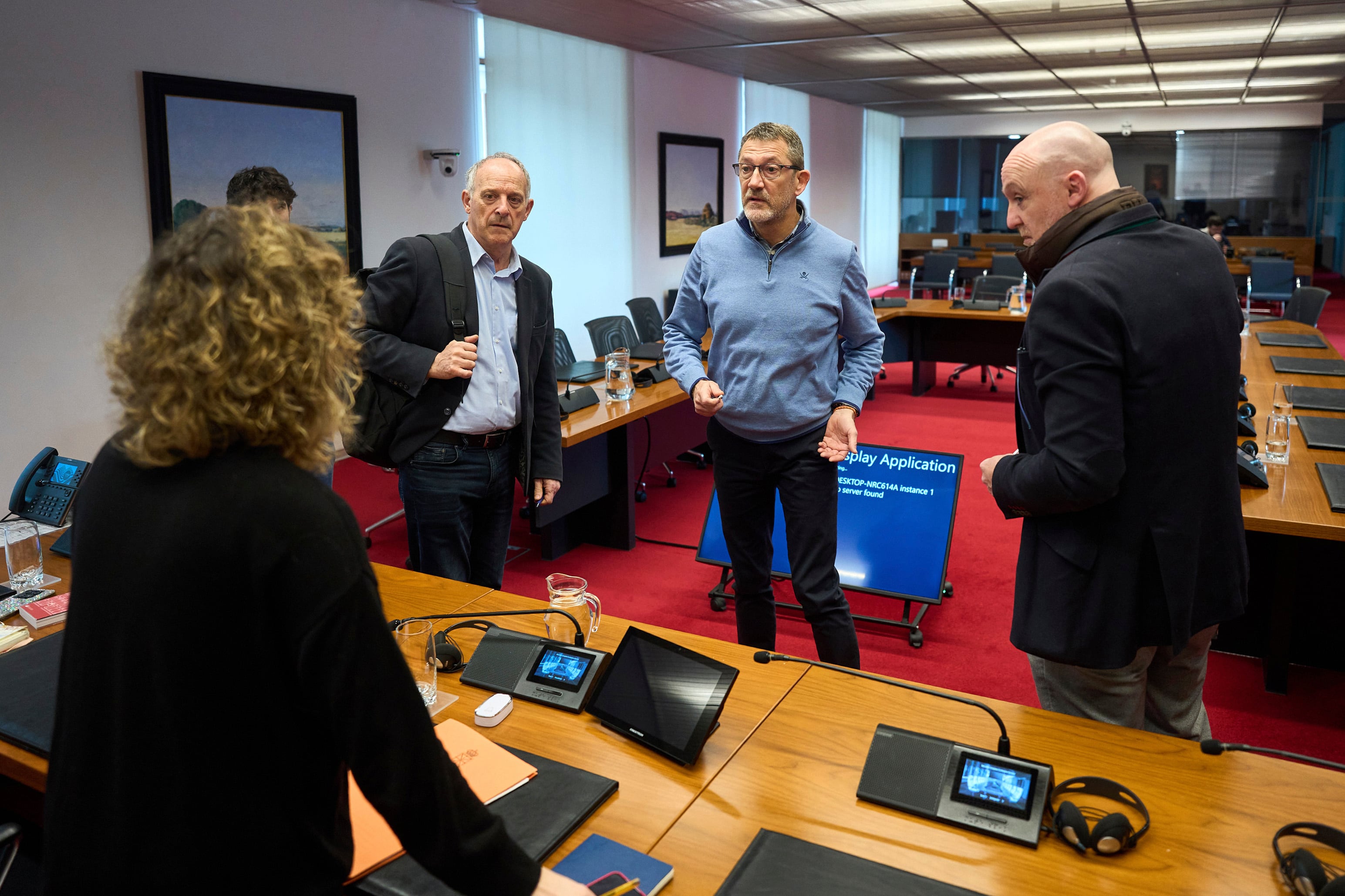 Los portavoces de Geroa Bai, EH Bildu, PSN y UPN hablan con la presidenta de la Comisión de Investigación