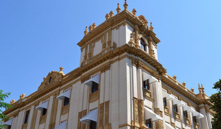 Fachada de la Diputación de Alicante