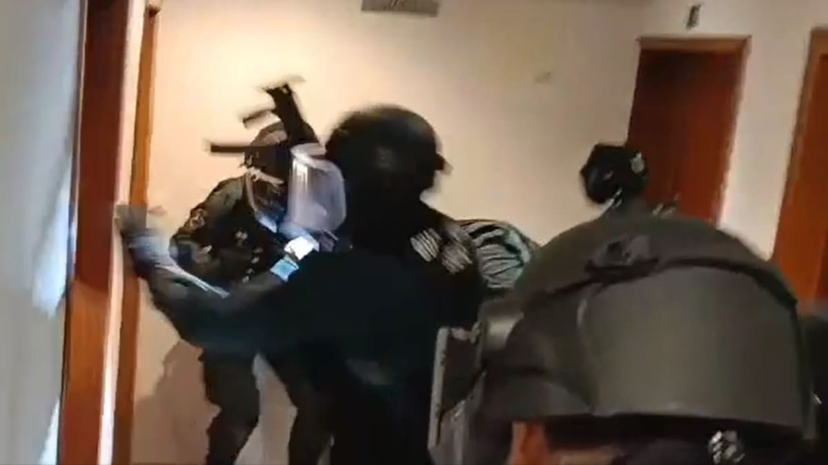 Dos detenidos por robar en más de 20 vehículos distrayendo a sus conductores en una decena de municipios