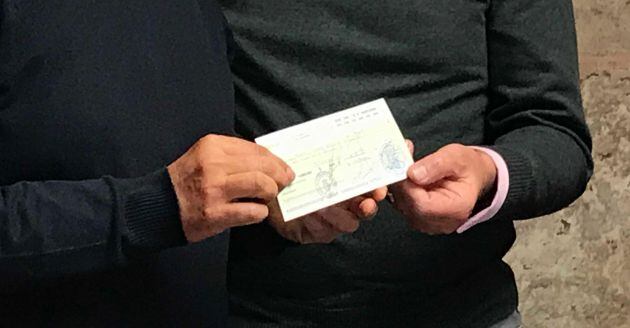 El cheque que salda la deuda histórica