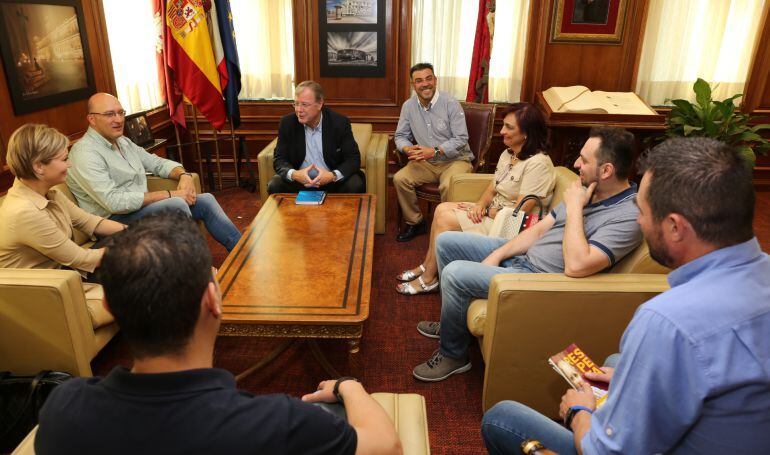 El alcalde, Antonio Silván, ha recibido este lunes a la nueva Asociación provincial de Hostelería y Turismo