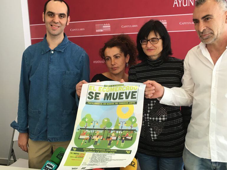 Representantes del Ecomercado durante la rueda de prensa