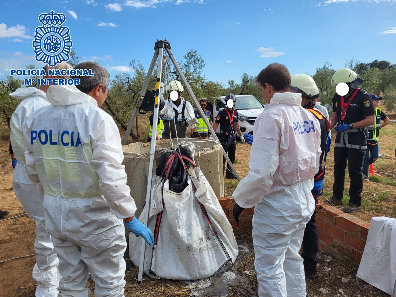 Localización de un cadáver en un pozo de Coria del Río/Policía Nacional