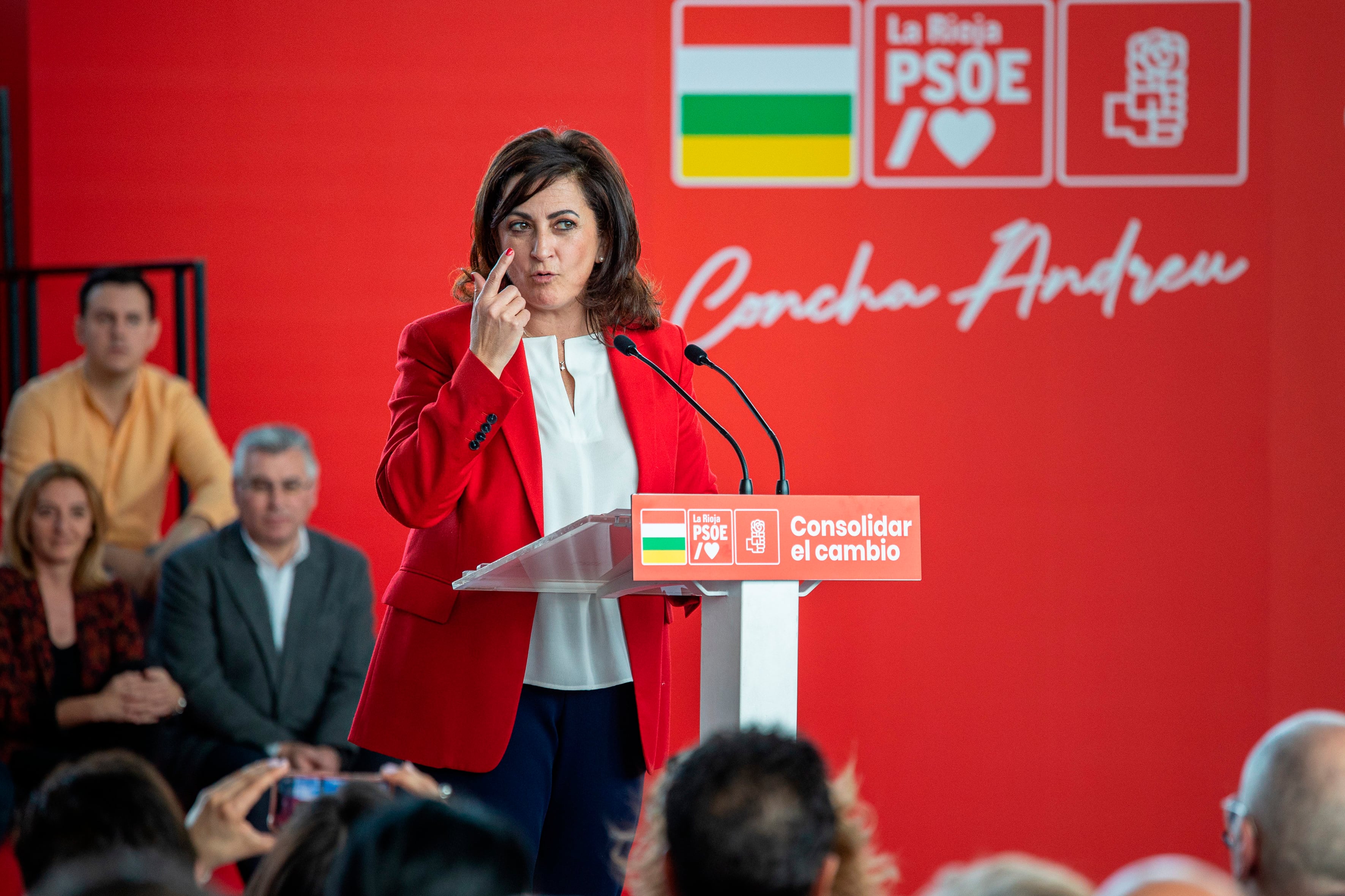 LOGROÑO, 11/03/2023.- La secretaria general del PSOE riojano, Concha Andreu, en un acto público en el que ha presentado la candidatura autonómica socialista para las elecciones, la también presidenta del Gobierno regional ha apostado por &quot;prevenir y atender los trastornos emocionales de todas las personas que lo necesiten&quot; con este nuevo plan. EFE/Raquel Manzanares
