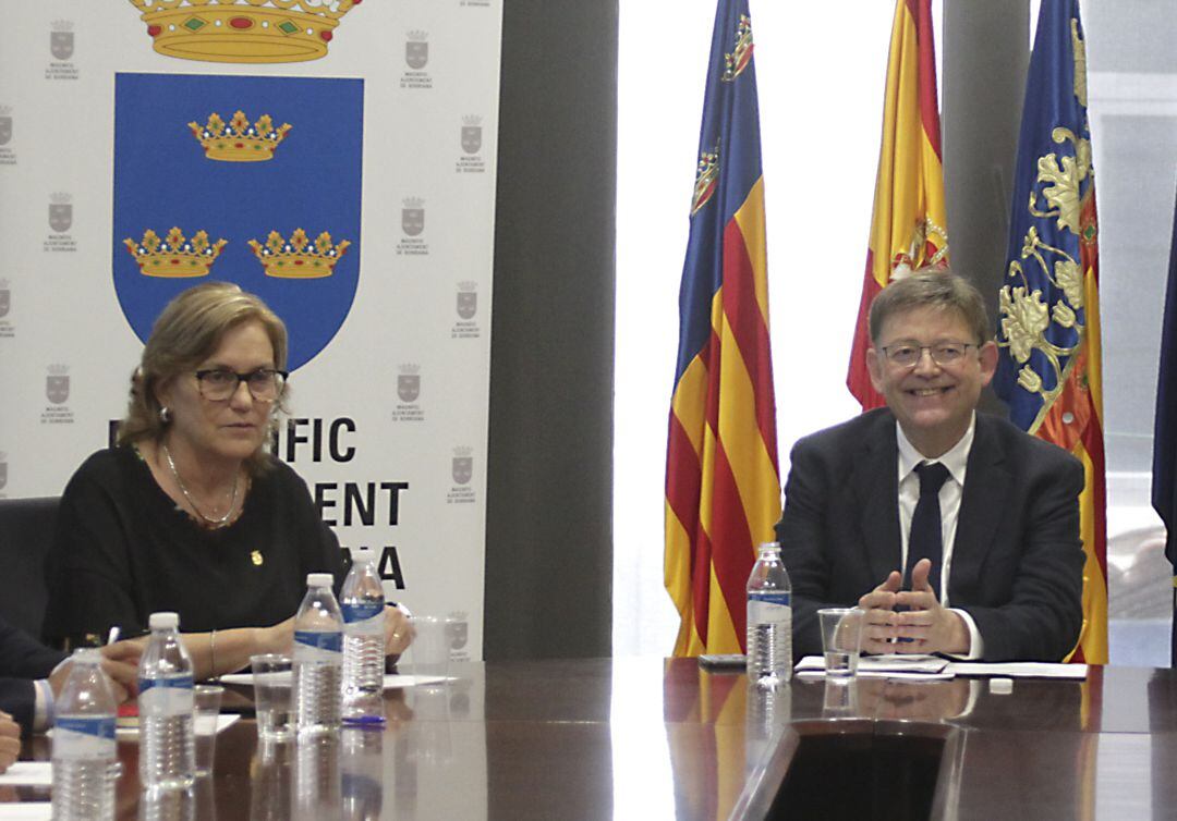 Ximo Puig en el Ajuntament de Borriana junto a la alcaldesa María Josep Safont. Imagen de archivo