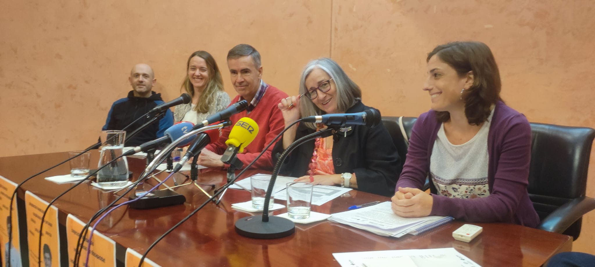 Representantes de las entidades sociales en Navarra durante la presentación de la campaña &quot;Marca la X de &quot;Fines de Interés Social&quot;.