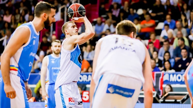 Matt Thomas, el mejor del Obradoiro en Andorra, se dispone a lanzar tiros libres