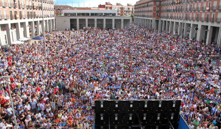 El 22 de junio de 2014, miles de leganenses se reunieron en la Plaza Mayor para seguir el partido del ascenso a 2ª en L´Hospitalet