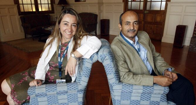 La egiptóloga y directora del equipo de investigación del templo de Millones de años de Tutmosis III, Myryian Seco, y el egiptólogo y representante del Ministerio de Antigüedades de Egipto y director de Antigüedades en Luxor, Mansour Bouraik