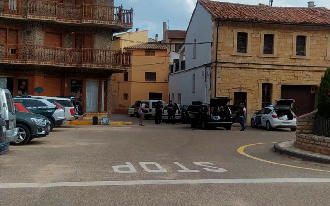 Dispositivo en torno al coche en la tarde del sábado.