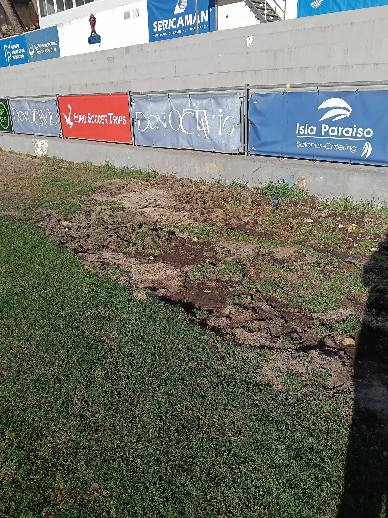 Estado del terreno de juego del estadio Virgen de la Caridad