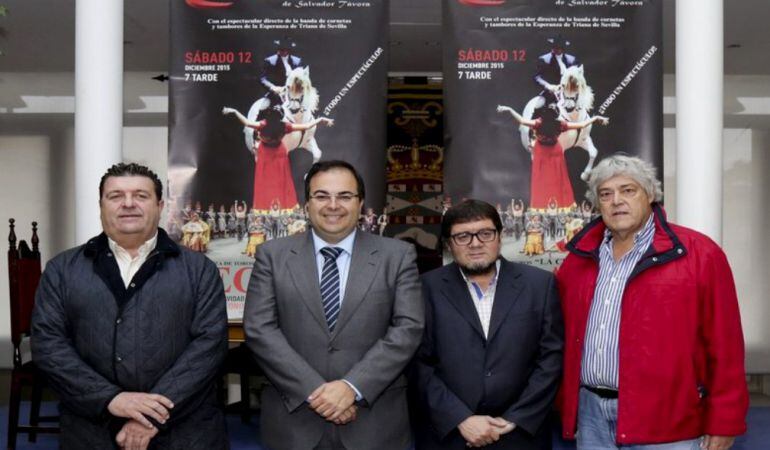 El concejal de Cultura, el segundo por la derecha, durante la presentación de la ópera Carmen