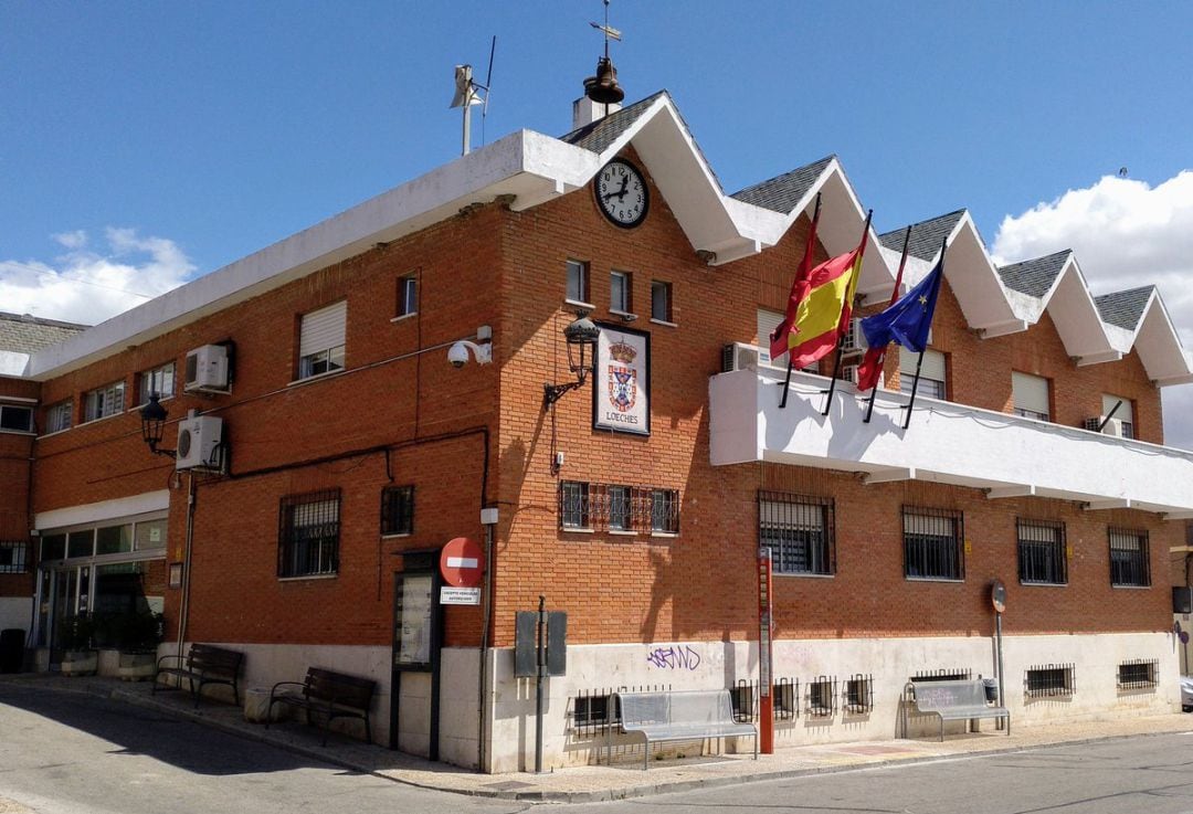 Fachada del Ayuntamiento de Loeches.