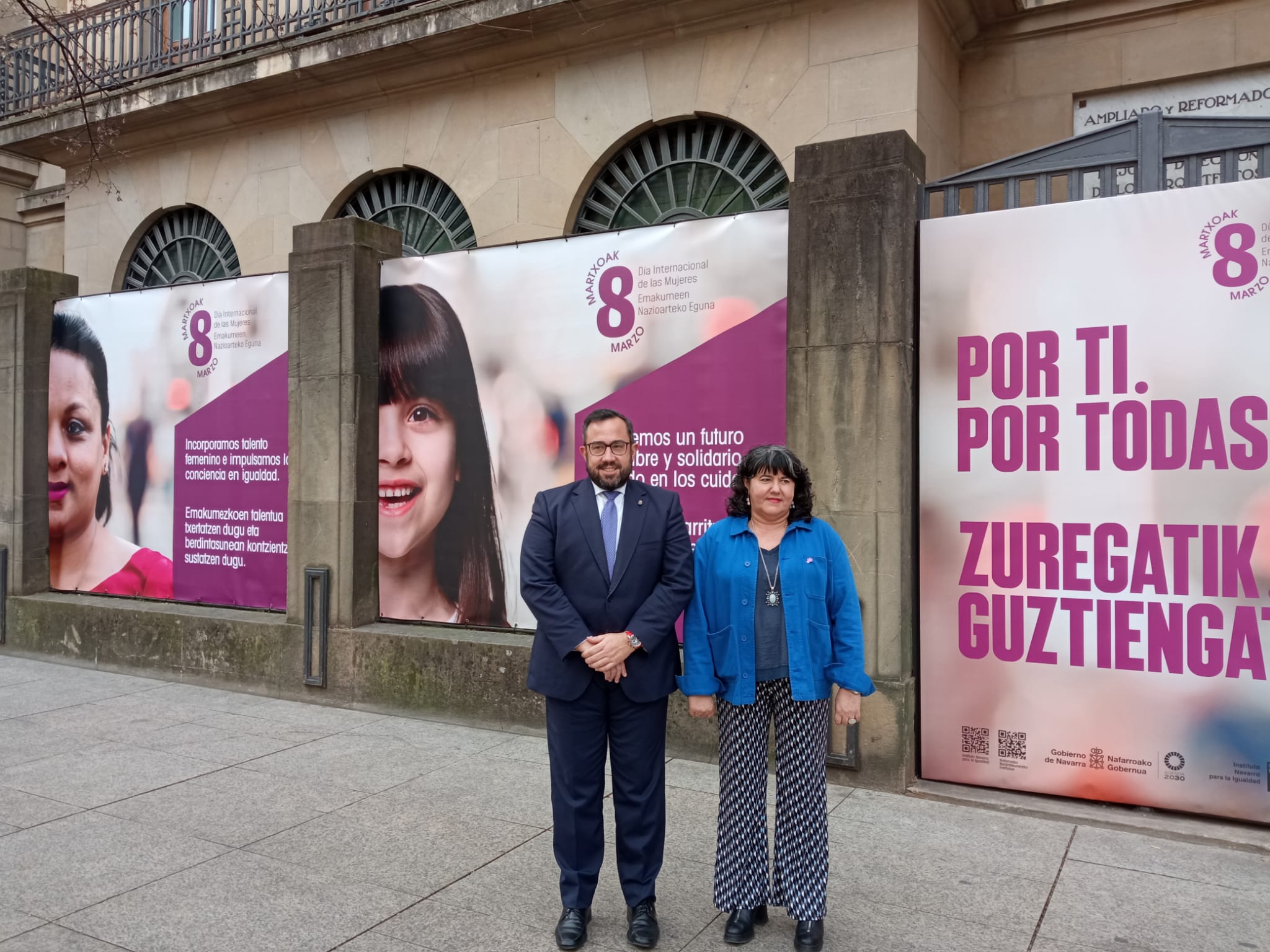 El vicepresidente primero, Javier Remírez, junto a la directora del Instituto Navarro de la Igualdad, Eva Istúriz