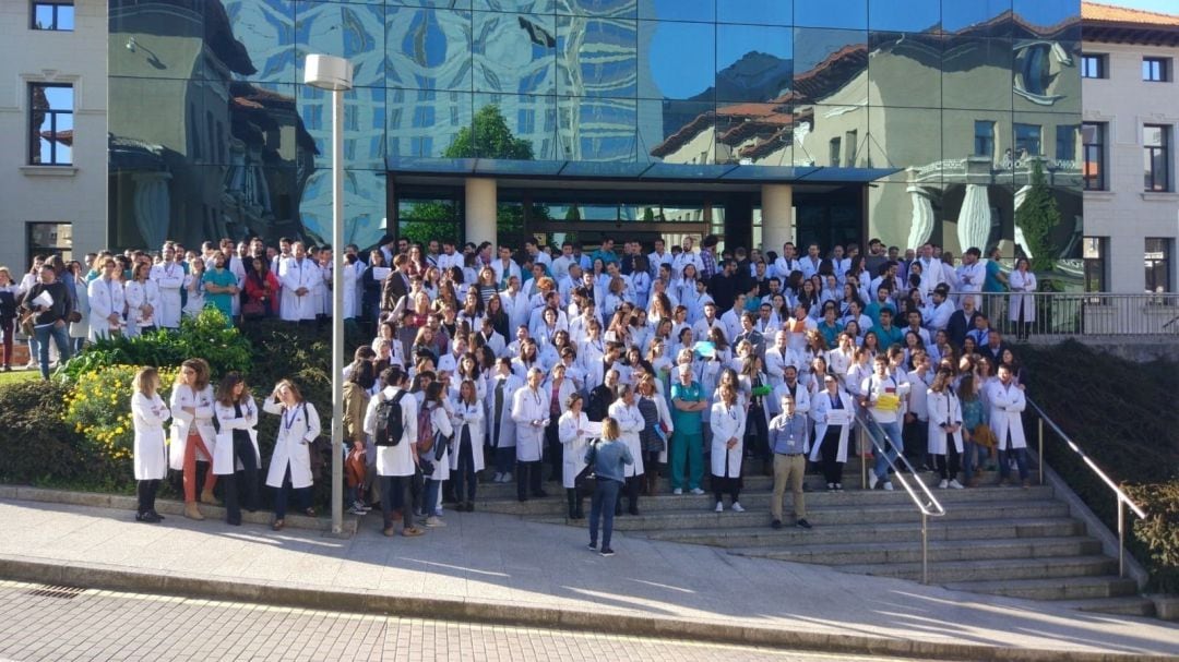 Protesta de los médicos en Valdecilla. 