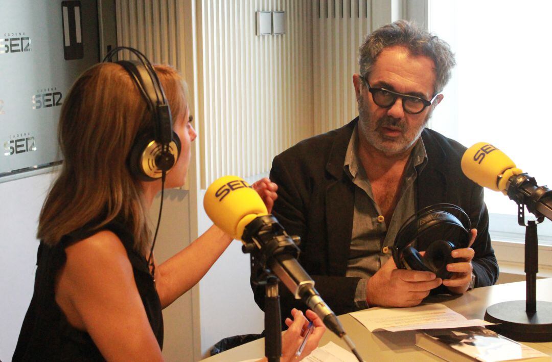 Pepe Verdes junto a Macarena Berlín en los estudios de la Cadena SER.