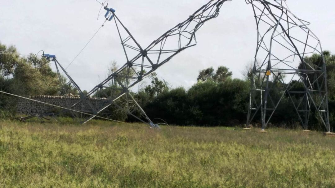 Més per Menorca i PI volen que s'indemnitzi els afectats per la pana elèctrica de l'any passat.