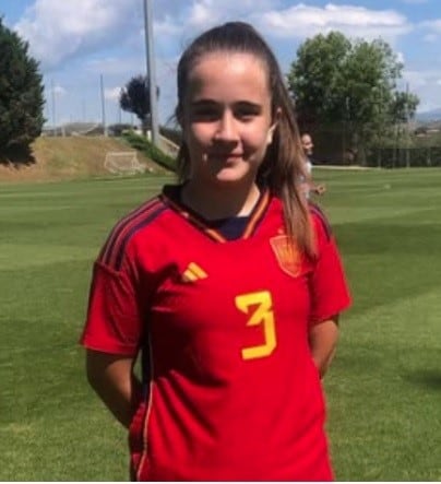 La jugadora de l'Sporting ja ha participat en anteriors entrenaments amb Espanya a les categories inferiors de futbol.