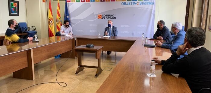 El consejero Olona con los alcaldes de los municipios que forman parte del Eje Norte de Guara en una de las anteriores reuniones
