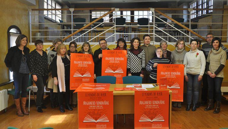 Responsables de las bibliotecas de la Navarra Media en al presentación de la campaña