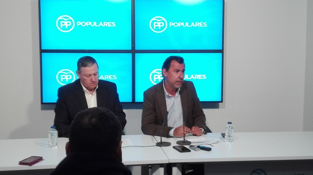 Javier Faúndez y Fernando Martínez Maíllo durante la rueda de prensa