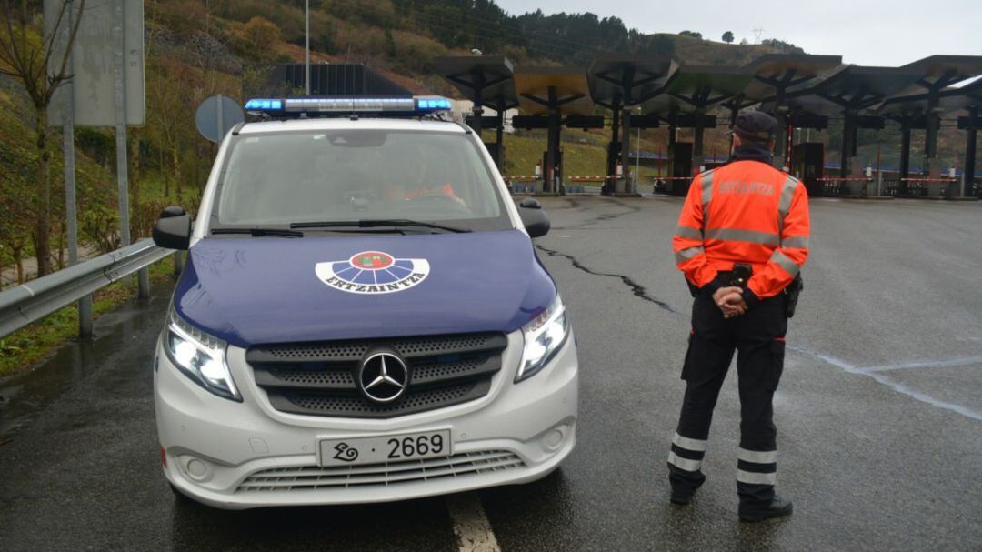  Los Recursos de Emergencias tuvieron que forzar una de las ventanillas del vehículo para acceder a la víctima confirmando su fallecimiento. 