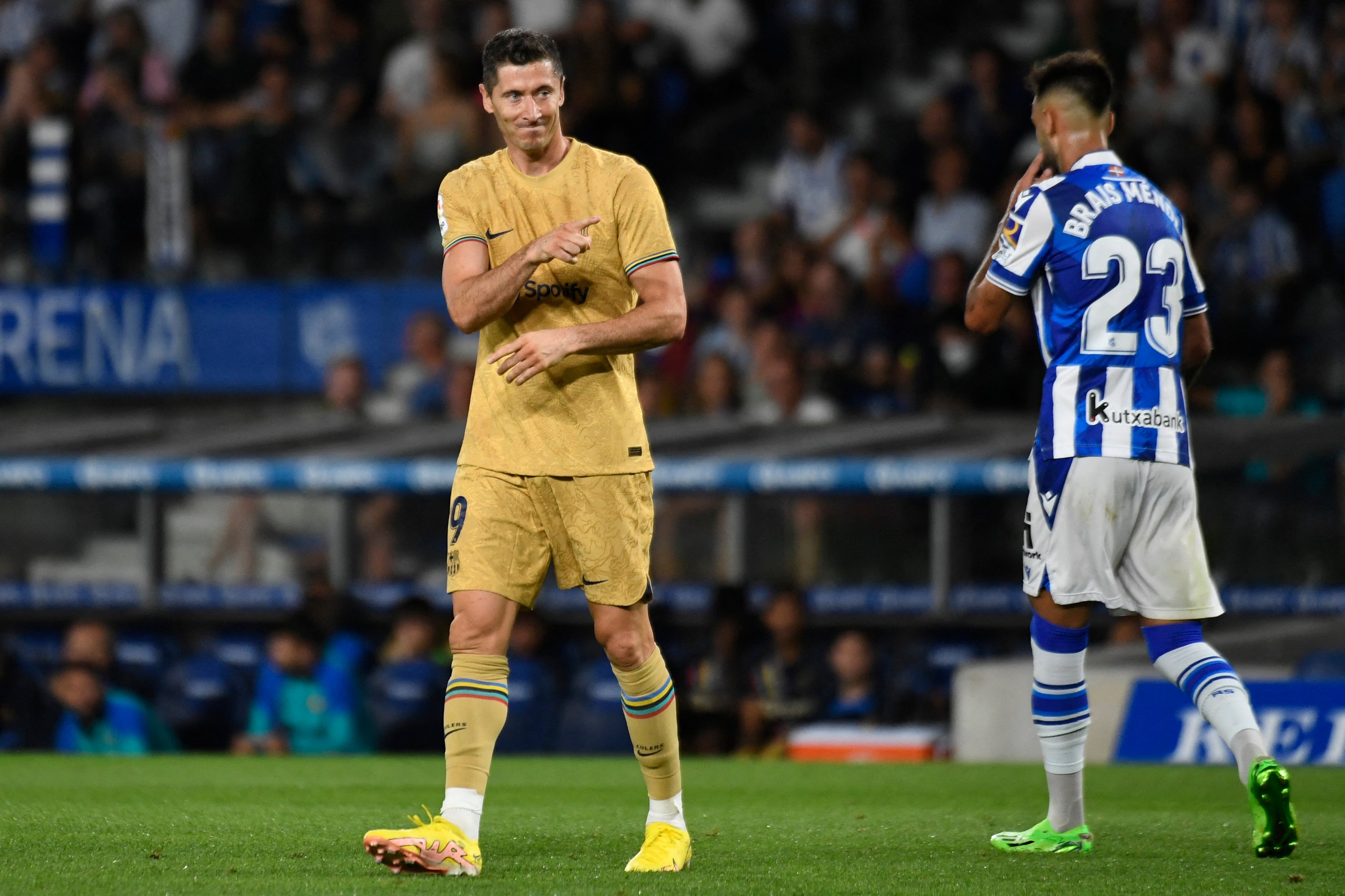 Robert Lewandowski y Brais Méndez en un Real Sociedad - FC Barcelona de la pasada temporada