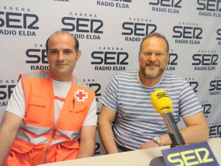 Juan José Gil, trabajador en Cruz Roja Sax y José Miguel Mercader, Presidente de la Asamblea en Radio Elda Cadena SER