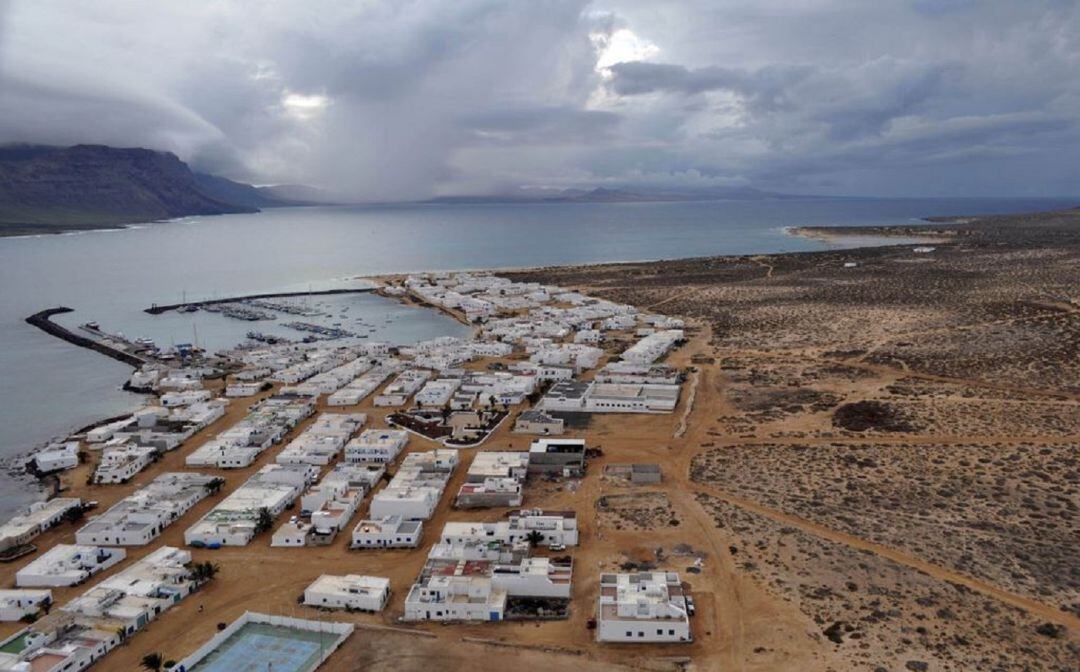 Vista aera de Caleta de Sebo, en La Graciosa.