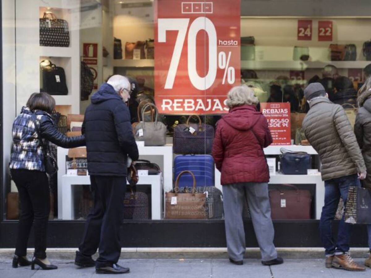 Las tiendas de ropa de abrigo hacen 'el agosto' por el frío en Málaga