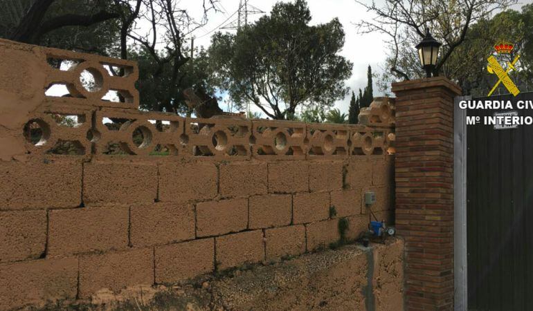 Valla que saltaron los perros en su ataque a un hombre y su perro en Calpe