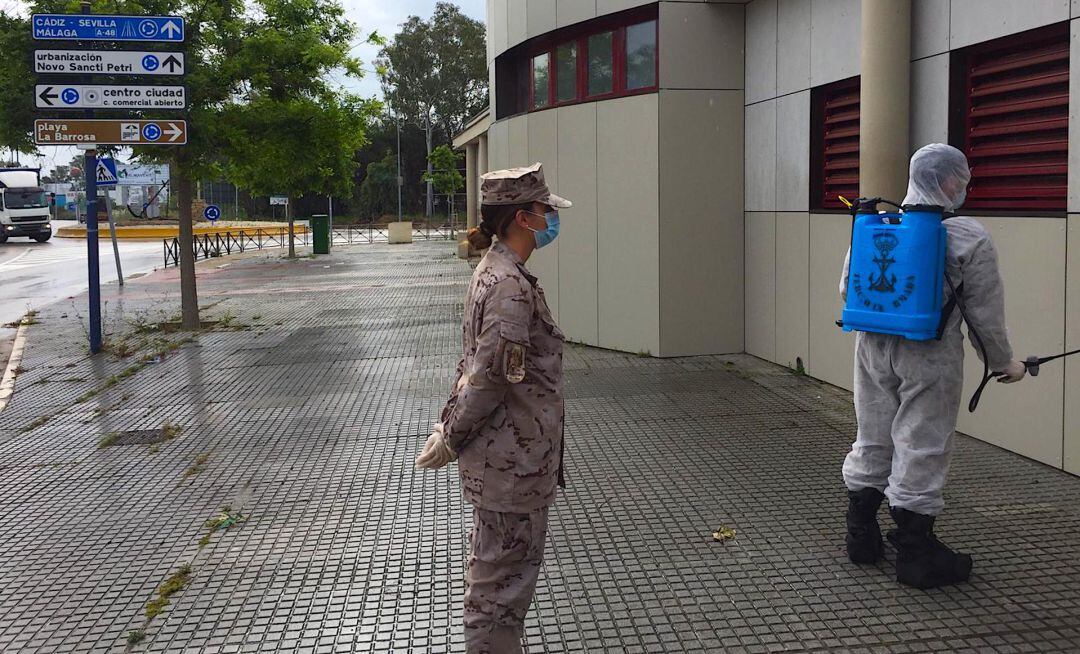 Efectivos de Infantería de Marina del Tercio de Armada y Tercio Sur desplegados en labores de desinfección