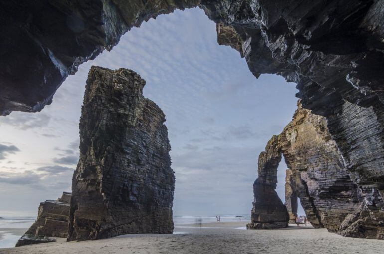 Playa de As Catedrais, donde ha muerto una joven por el desprendimiento de una roca