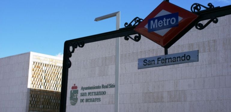 Boca de metro de la estación de San Fernando de Henares