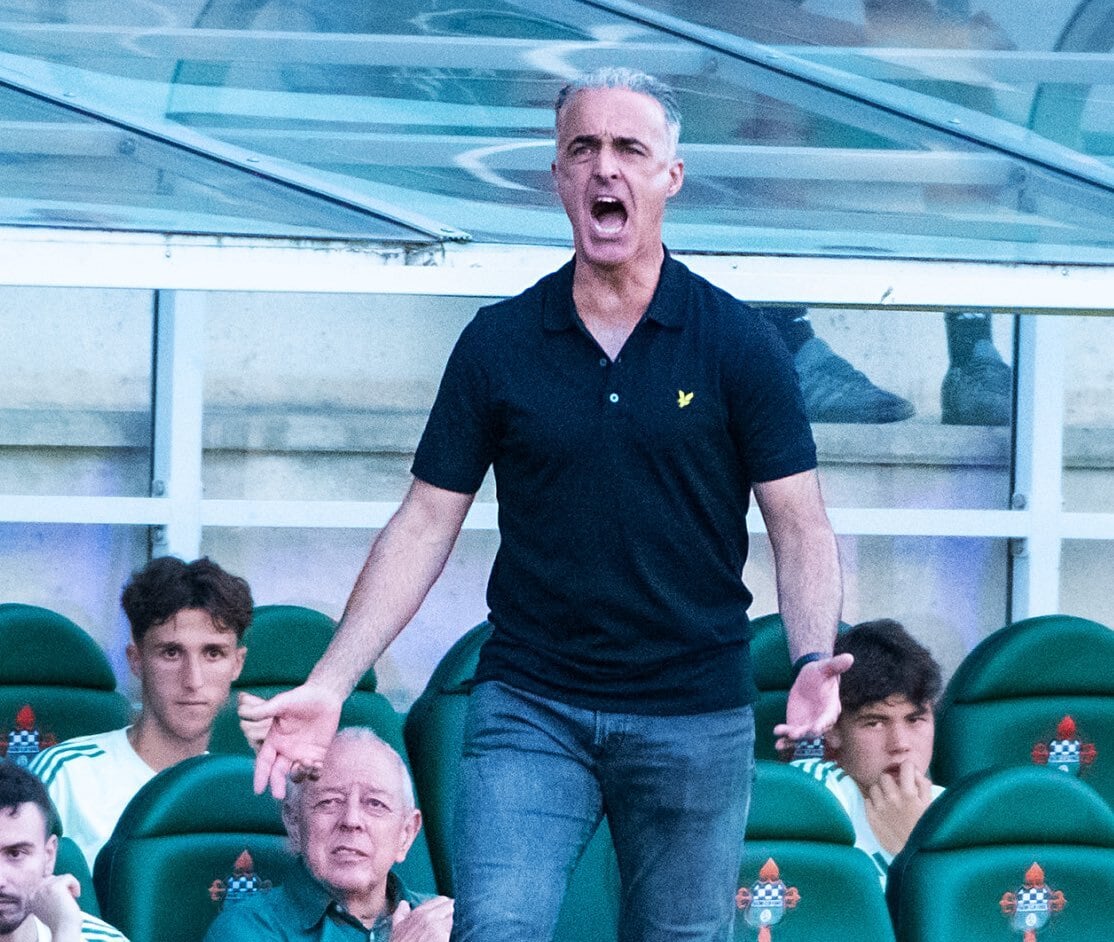 Pablo López, en el banquillo de A Malata durante el Racing-Talavera (foto: Racing Club Ferrol)
