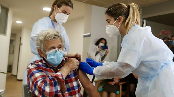 Primeras vacunas COVID en Residencia Mixta de Pumarín Gijón