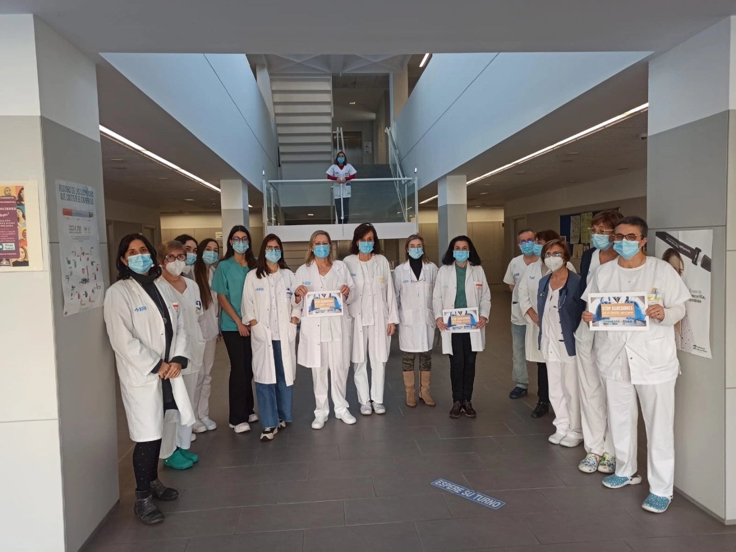 Protesta contra la agresión a dos médicos del Hospital San Pedro de Logroño