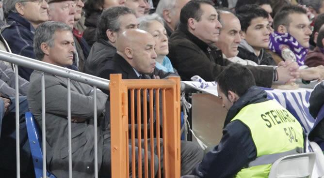 El entrenador del Real Madrid se ha bajado de un palco VIP a la grada para estar más cerca de sus jugadores durante el partido contra el Athletic