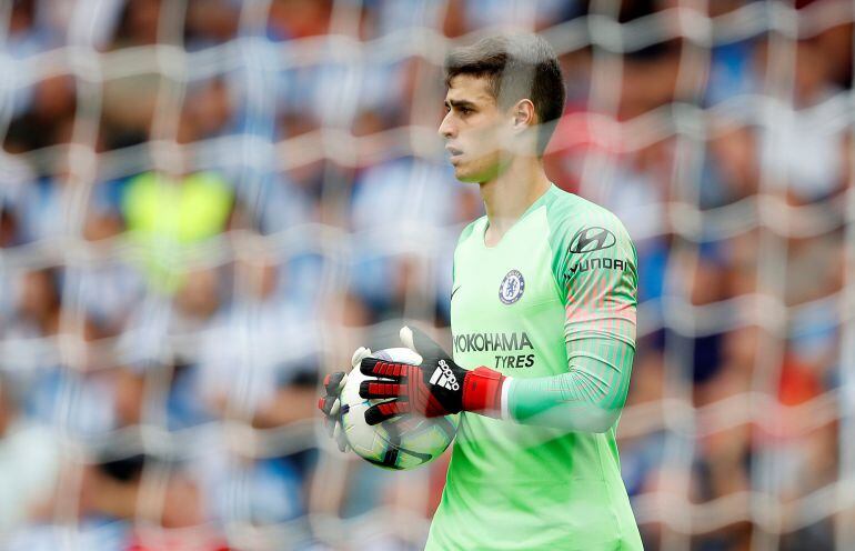 Kepa, con la pelota en su primer partido como portero del Chelsea