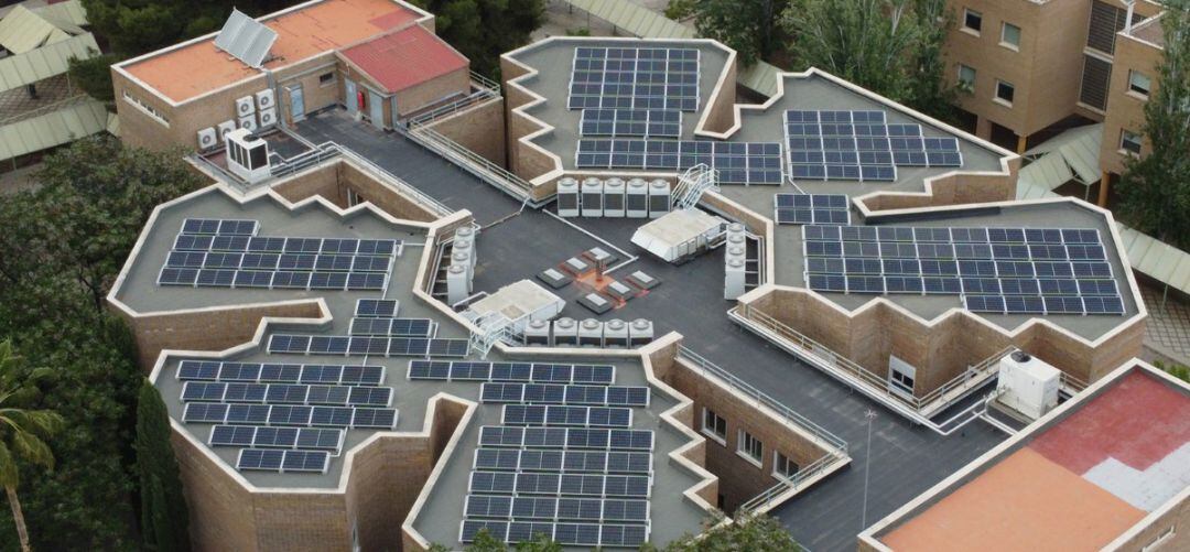 Planta de energía solar fotovoltaica instalada en la Universidad de Jaén