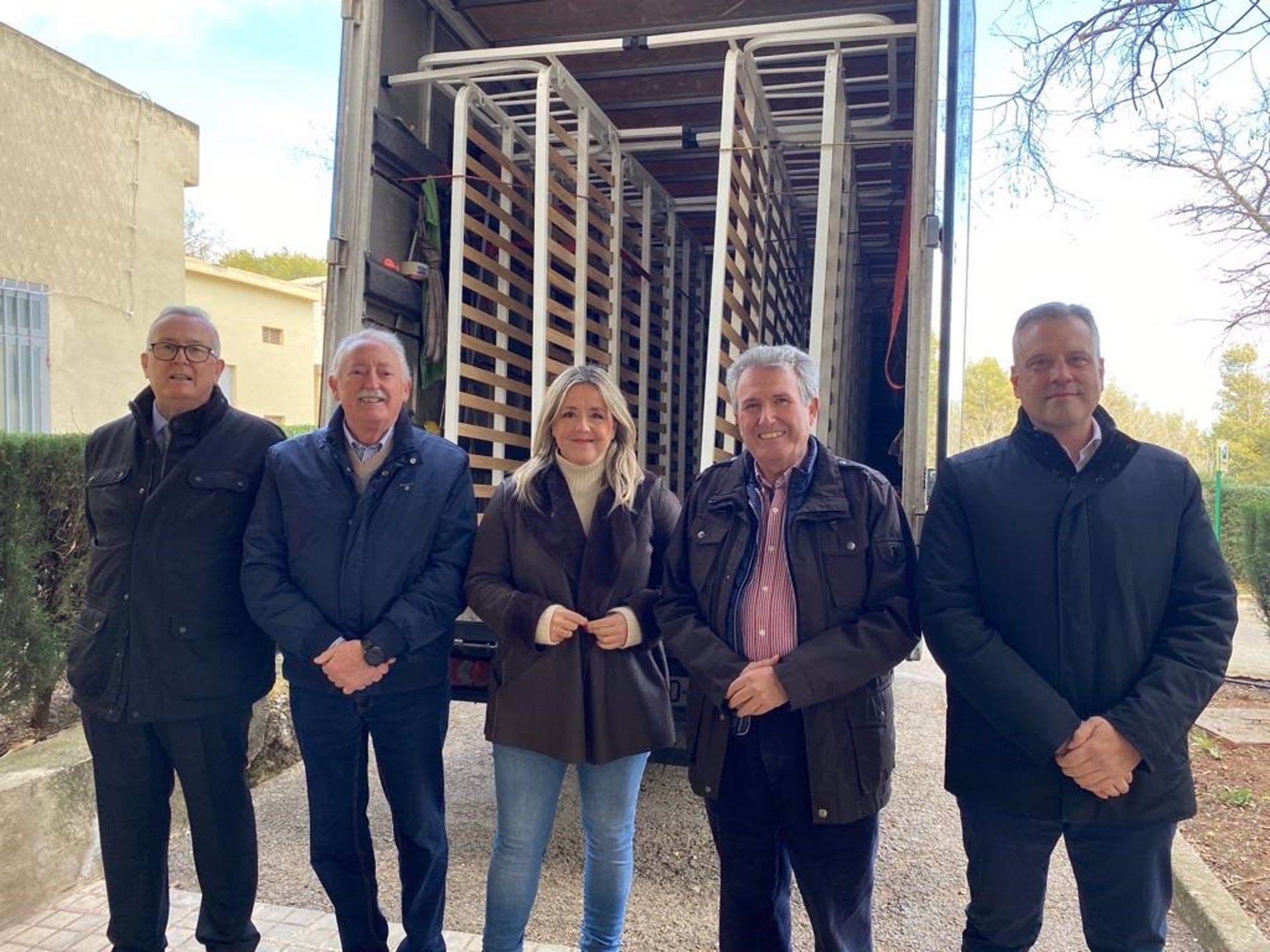 Entrega de las camas donadas por el Hospital de Jaén