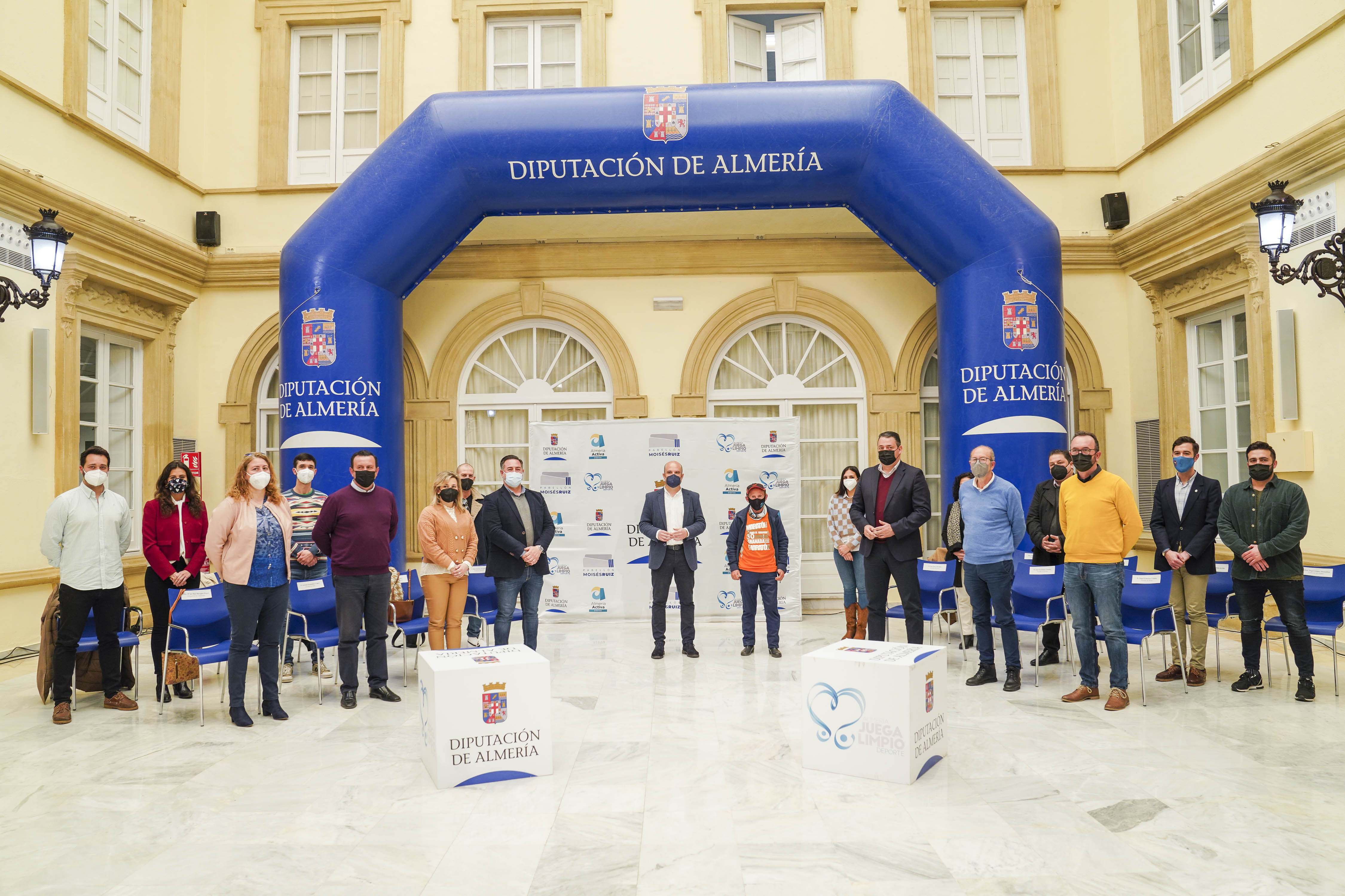 Puesta de largo en el Patio de Luces de la Diputación.