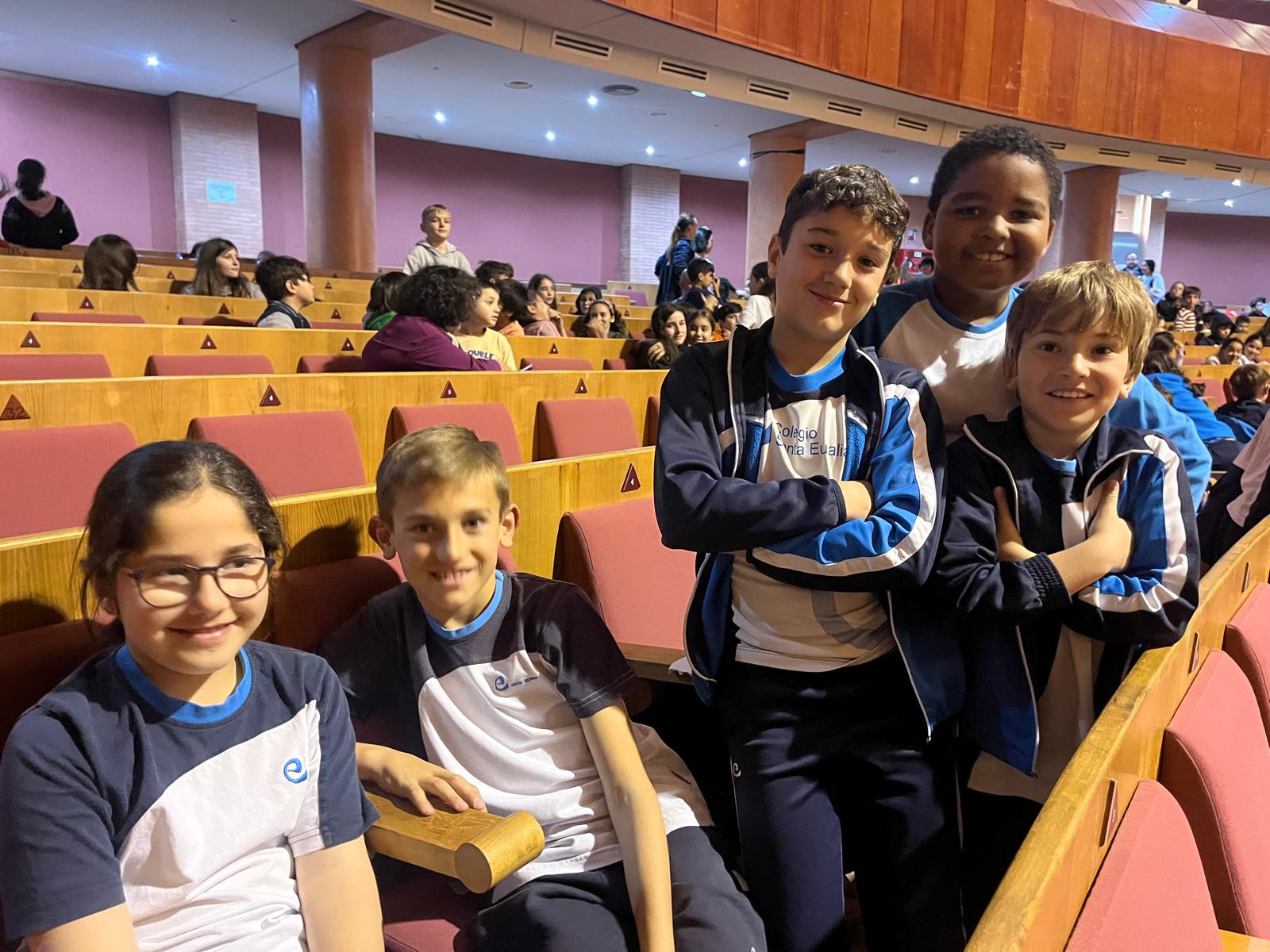 Alumnos en la celebración del Día Internacional del Libro Infantil y Juvenil