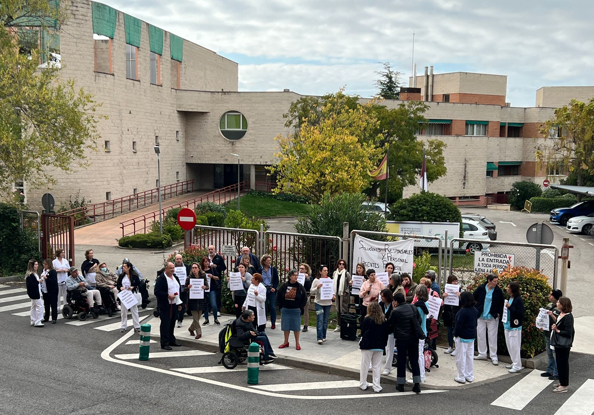 Protesta a la puerta del CAMF