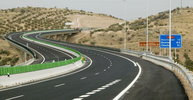 La autovía del Olivar a pocos kilómetros de Mancha Real.