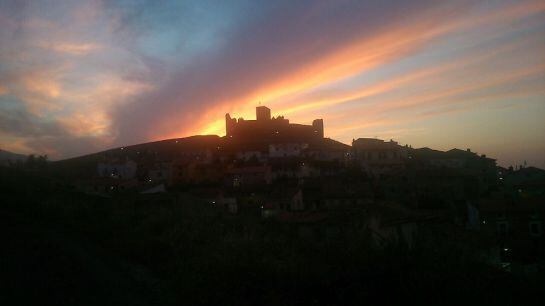 Silueta de Trasmoz y su castillo al atardecer